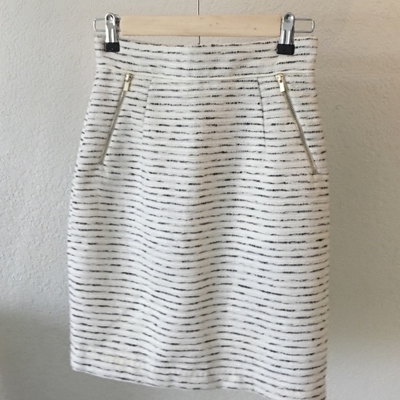 H&M Dresses & Skirts - • H&M pencil skirt •