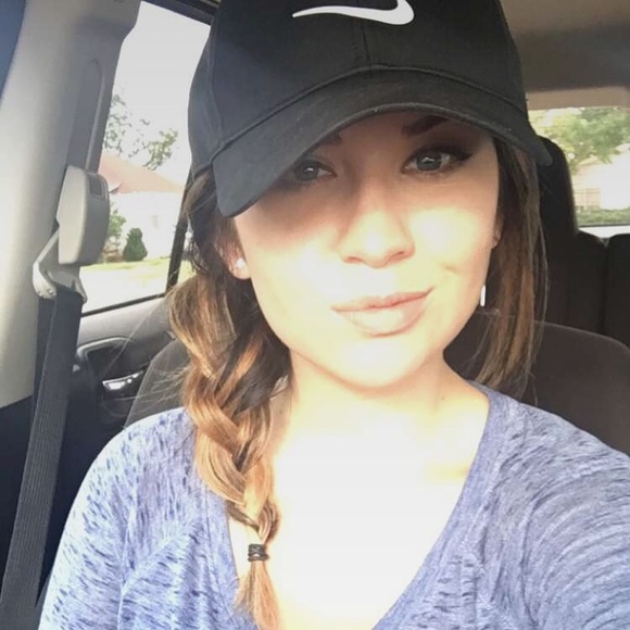 Meet your Posher, Laura - Picture 1 of 1