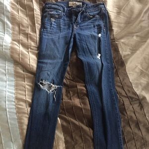 Size 5 Hollister distressed jeans