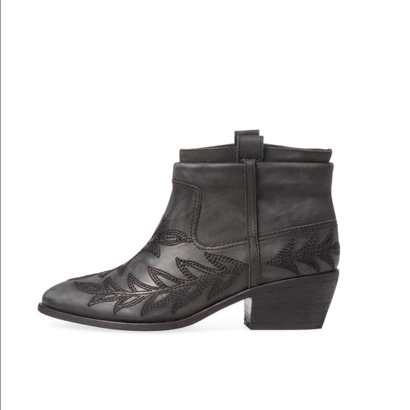 Joie Ajax Leather Bootie. Black. Size 37.5 - Picture 2 of 4