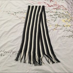 Black and White short scarf Black and White short scarf