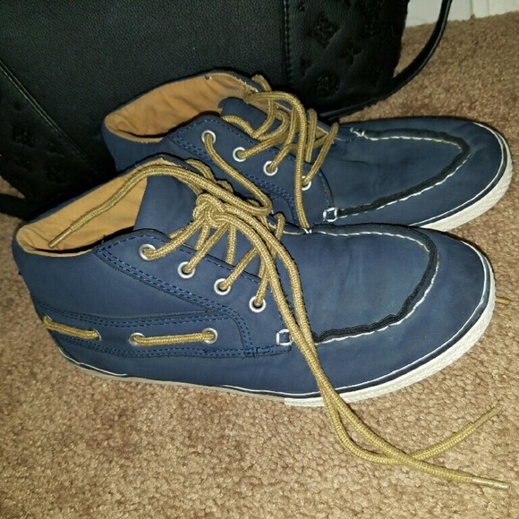 Boys shoes size 5