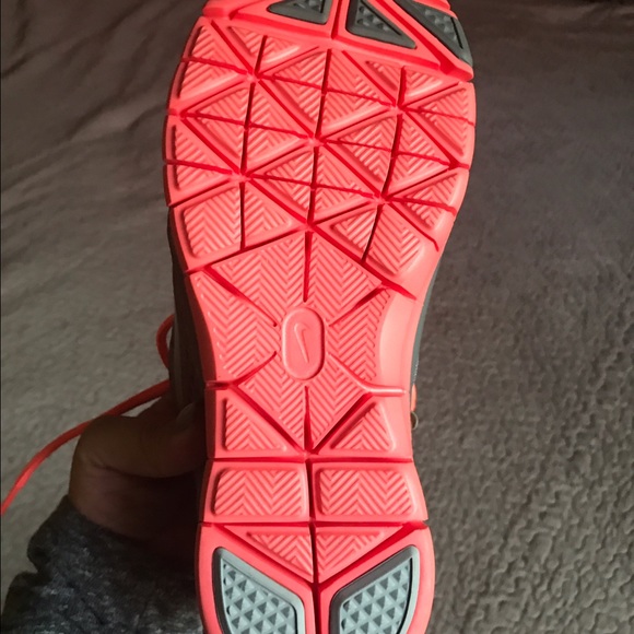 Nike - Picture 3 of 3