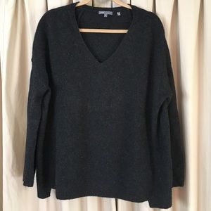 Vince. Cashmere in dark grey