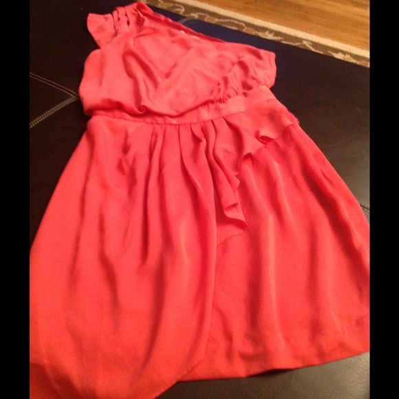 One shoulder dress - Picture 2 of 4