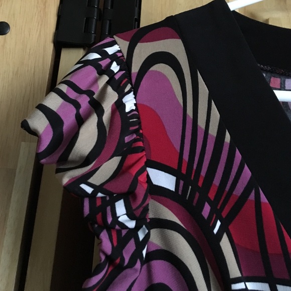 Size Small Patterned Dress - Picture 4 of 4