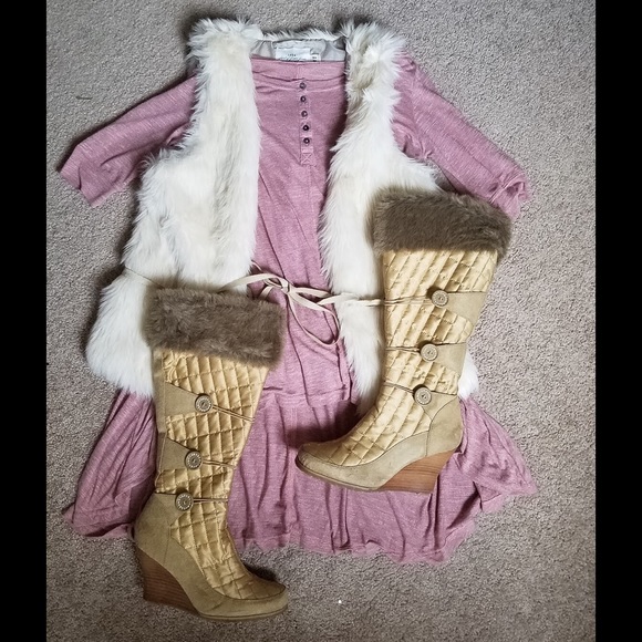 Adorable faux fur winter boots! - Picture 1 of 4
