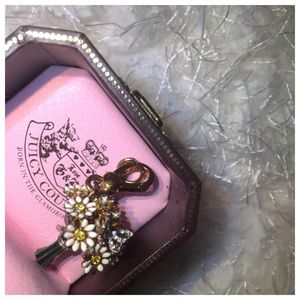 juicy couture daisy bouquet charm