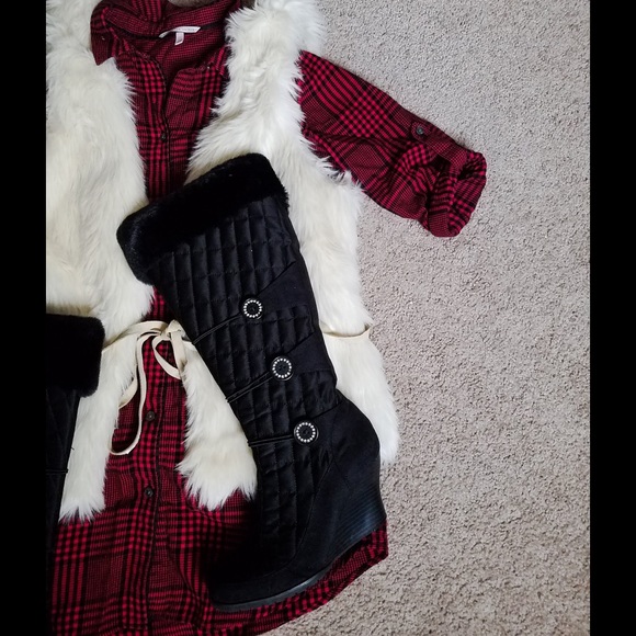 Black faux fur winter boots - Picture 2 of 3