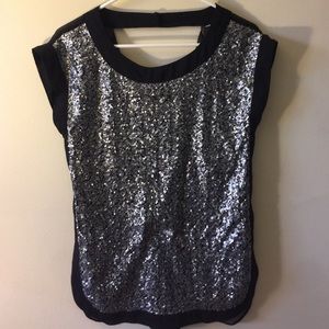 Short sleeve shiny top