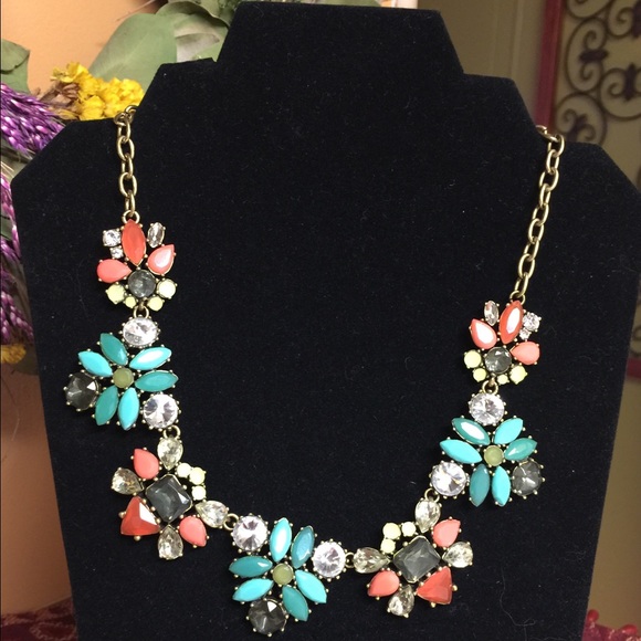 🌺Stella & Dot Elodie Statement Necklace