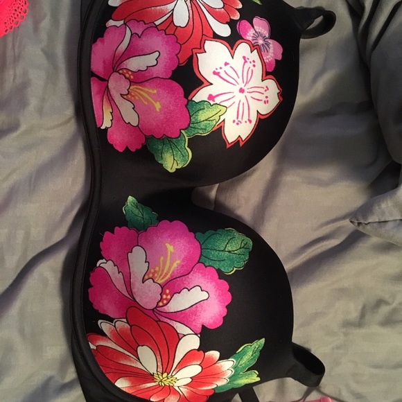 Victoria's secret bra size 36 DD