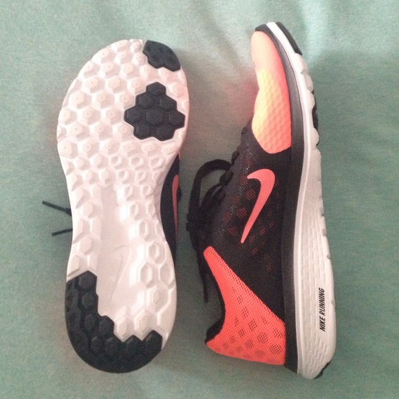 "BRAND NEW" Nike Fitsole Sneakers - Picture 3 of 4