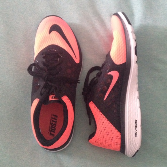 "BRAND NEW" Nike Fitsole Sneakers - Picture 4 of 4