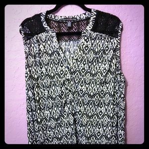 ✨NWOT✨Plus Size Patterned Shark Bite Style Tank