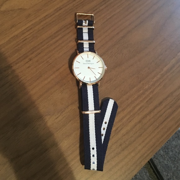 CLASSIC BLUE AND WHITE DANIEL WELLINGTON WATCH