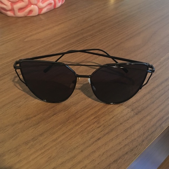 BLACK CAT EYE SUNGLASSES