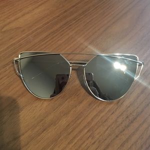 CHARCOAL CAT EYE SUNGLASSES