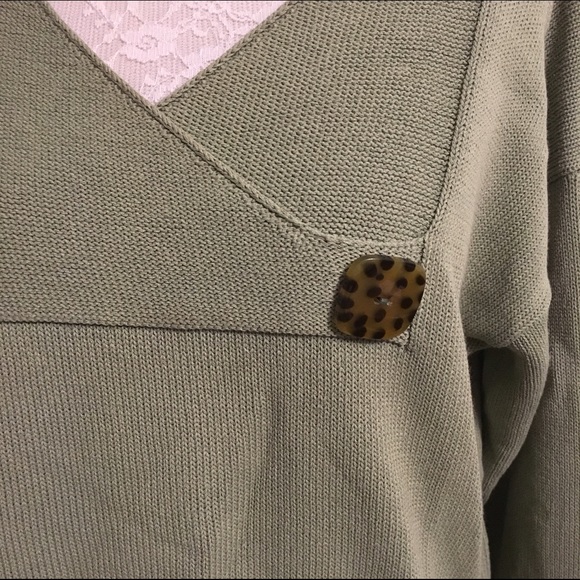 Haiku Green Crossover Detailed Sweater🎈 - Picture 2 of 4