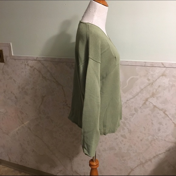 Haiku Green Crossover Detailed Sweater🎈 - Picture 3 of 4