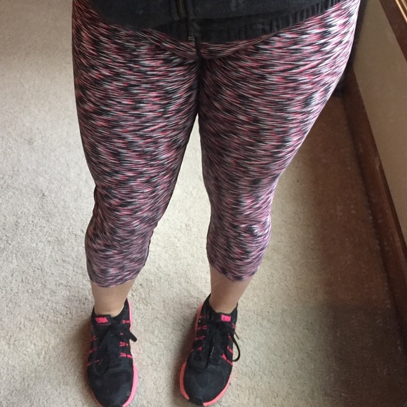 CK Workout Capri Pants - Picture 1 of 4