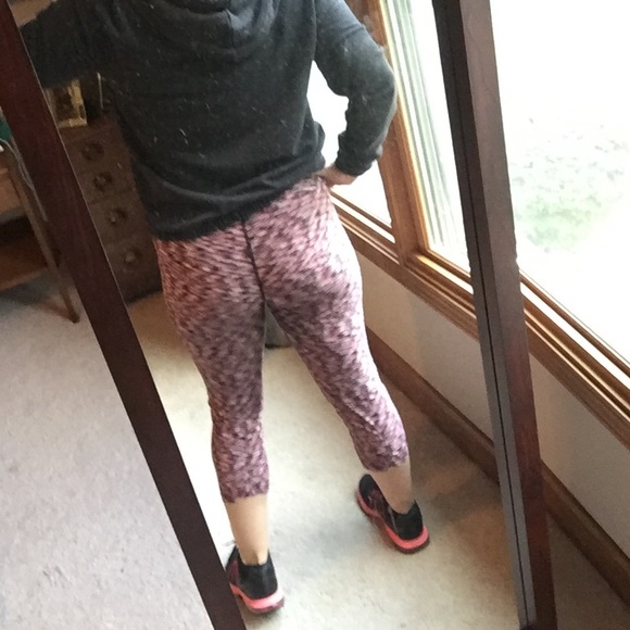 CK Workout Capri Pants - Picture 3 of 4