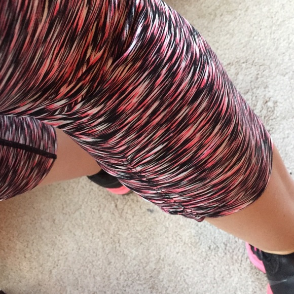 CK Workout Capri Pants - Picture 4 of 4