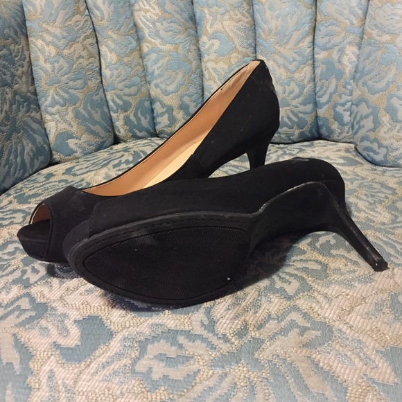 Black high heels - Picture 3 of 4