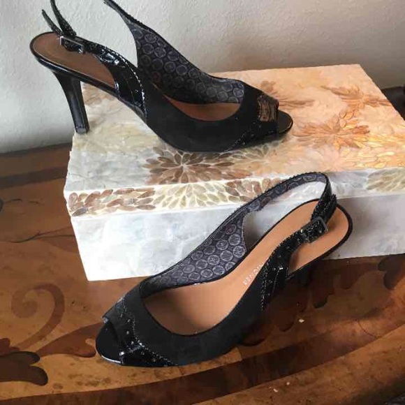 Cute black peep toe pumps