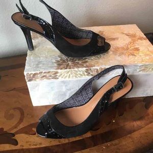 Cute black peep toe pumps