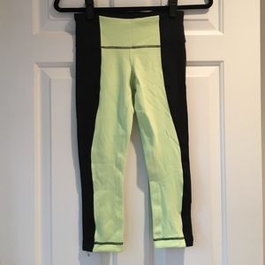 Lululemon crop leggings sz 4- never worn
