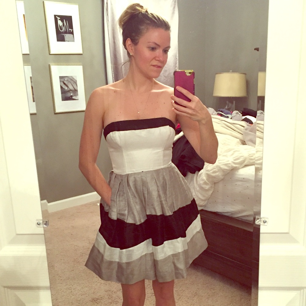 Playful Bebe strapless dress with pockets -xs