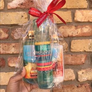 •• SOLD •• Bath & Body Endless Weekend collection