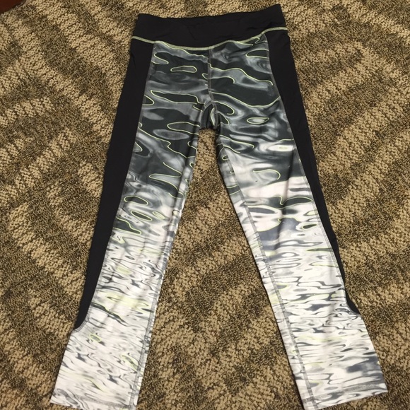 Sweaty Betty crops sz small