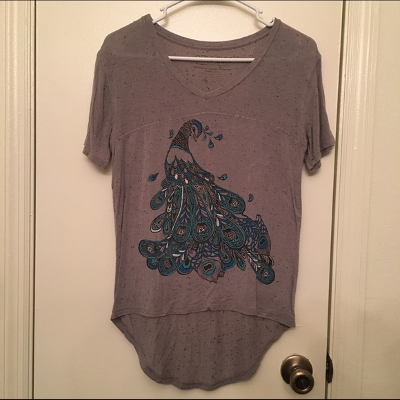 Gray short sleeve t-shirt with peacock design