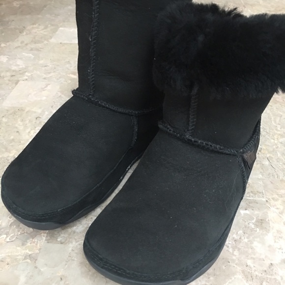 Fit flop black suede and fur booties