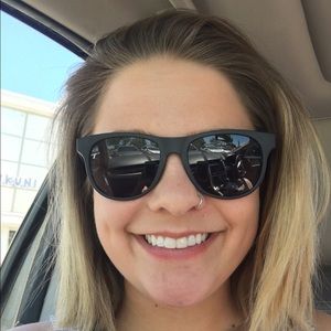 Meet your Posher, Liz