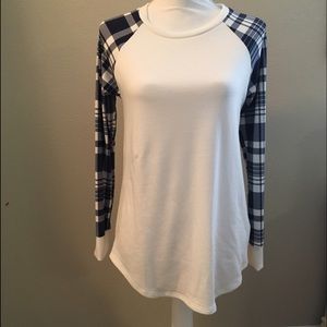 White and blue checkered sleeves.