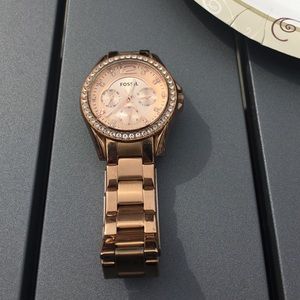Fossil rose gold watch. Box included! Fossil rose gold watch. Box included!