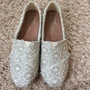 Size 2 glitter crochet Toms- like new
