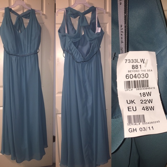 Bridesmaids/formal dresses - Picture 3 of 4