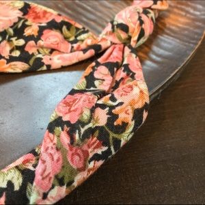 Floral Soft Strapped Sandals/Flip Flops