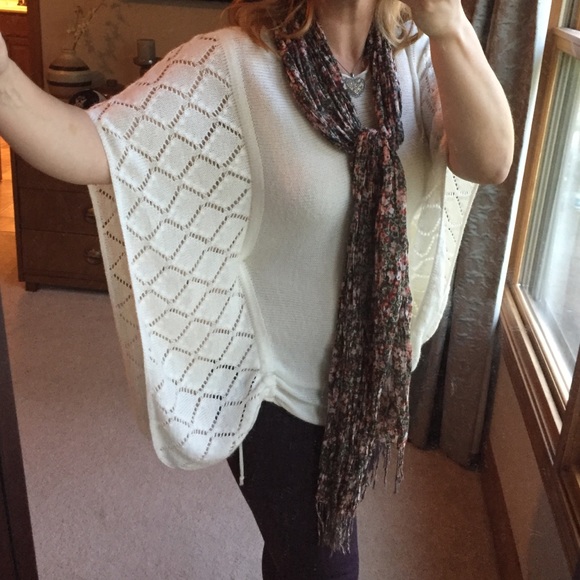 Butterfly Top Sweater - Picture 3 of 4