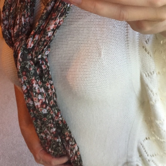 Butterfly Top Sweater - Picture 4 of 4