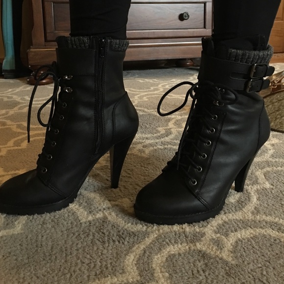 Aldo Brand size 9 lace up boot
