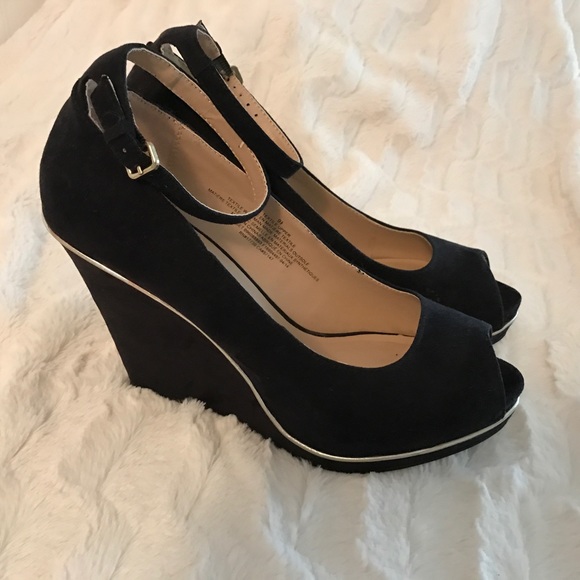 Black Wedges