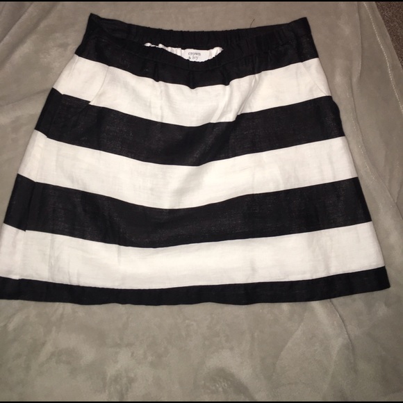 Crown & Ivy striped skirt. Size Medium