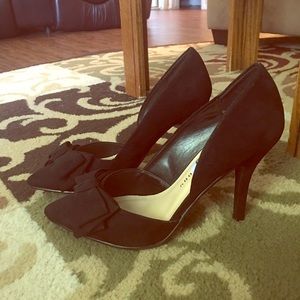 Little black heels with bows