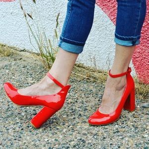 Steve Madden strappy pumps