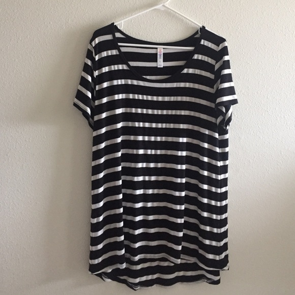 Lularoe classic tee. Never been worn.